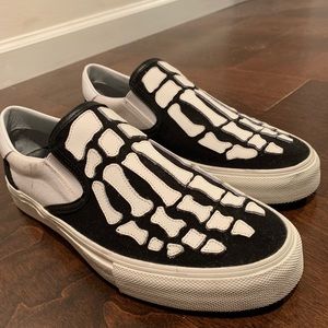 skel toe slip on sneaker black